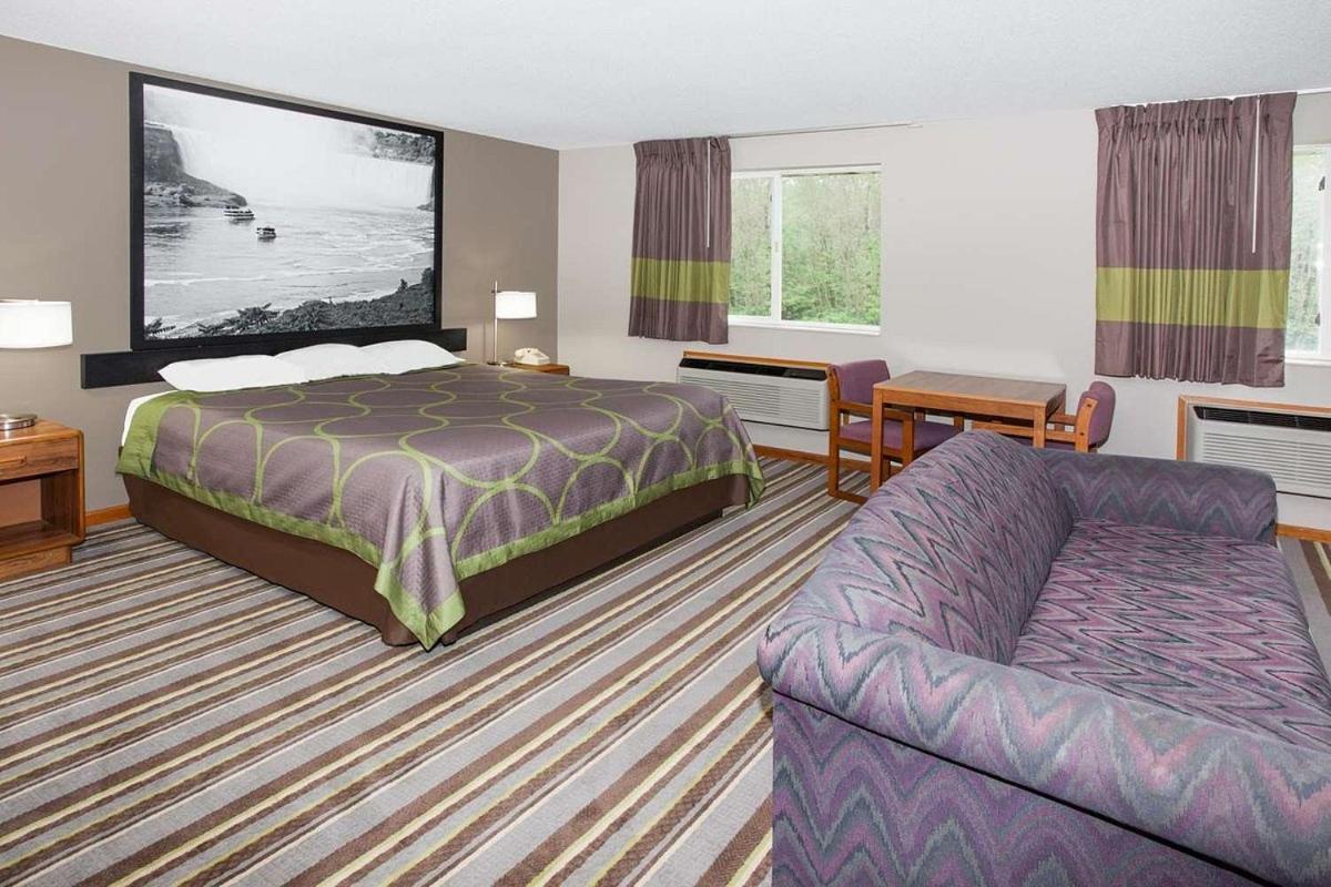 Super 8 By Wyndham Gilman Hotell Eksteriør bilde