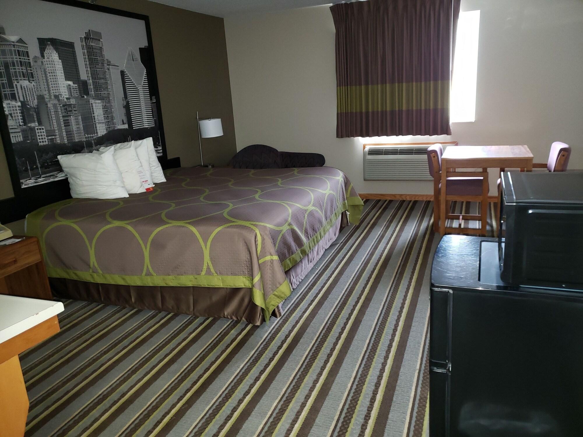 Super 8 By Wyndham Gilman Hotell Eksteriør bilde