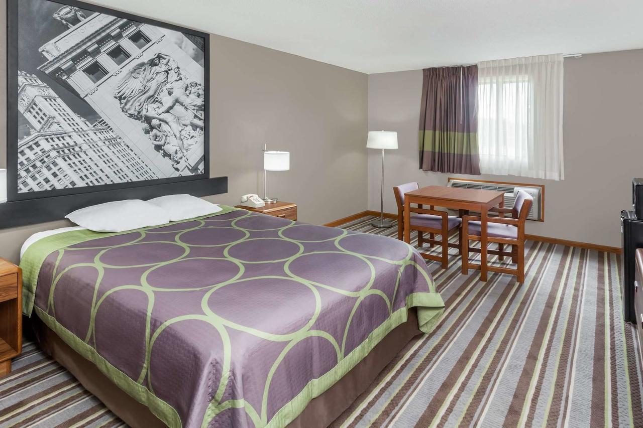 Super 8 By Wyndham Gilman Hotell Eksteriør bilde
